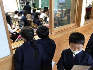 1年生　学校探検