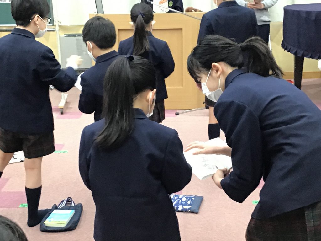 1年生　学校探検