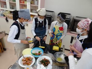 6年生　家庭科『お弁当作り』実習