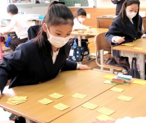 百人一首大会、全校で盛り上がったよ