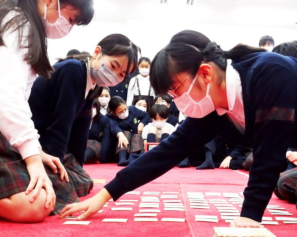 百人一首大会、全校で盛り上がったよ