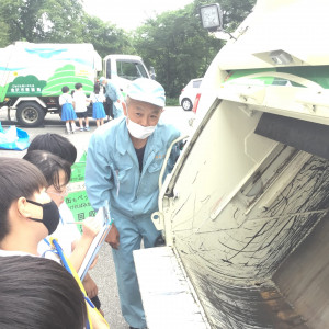 ～ごみ収集車の秘密にせまる！～　ごみ収集車見学