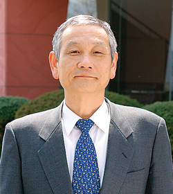 北陸学院・理事長 楠本史郎 写真