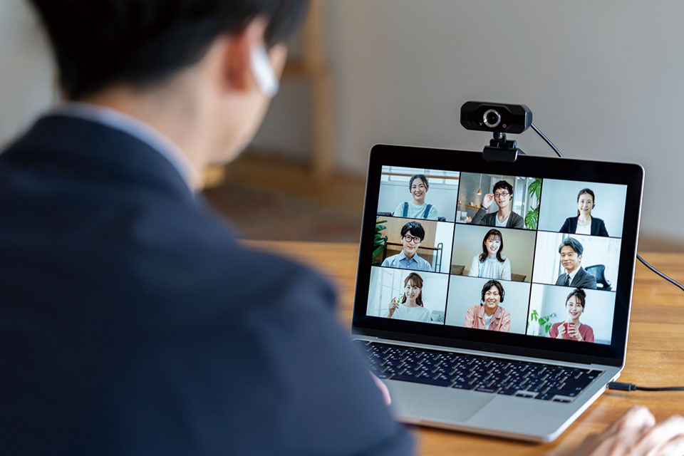 基礎的な力をつけ、学生生活を自由にデザインしつつ学外フィールドで実践力をつける。